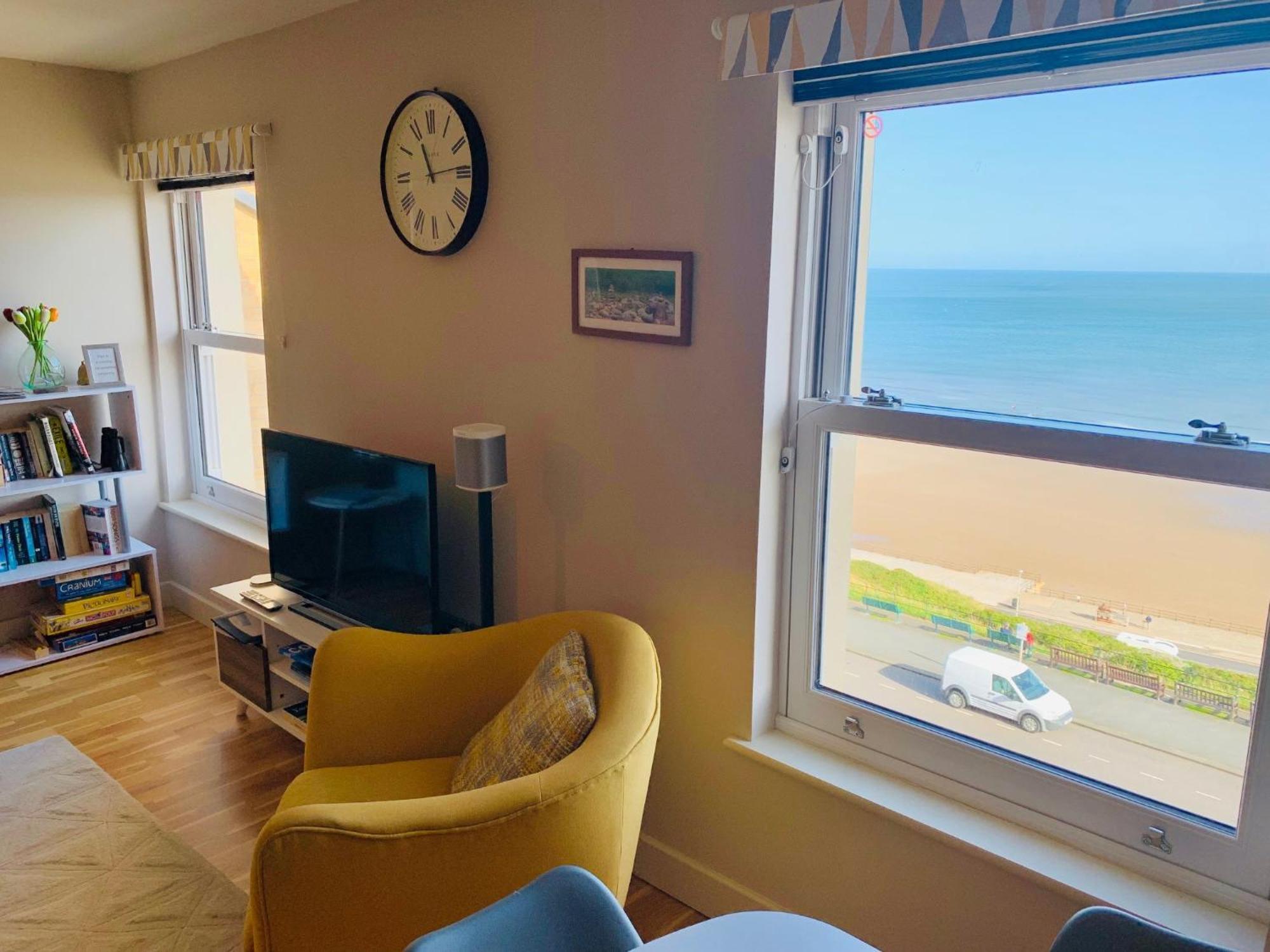 North Sea View Apartment Скарбъро Екстериор снимка